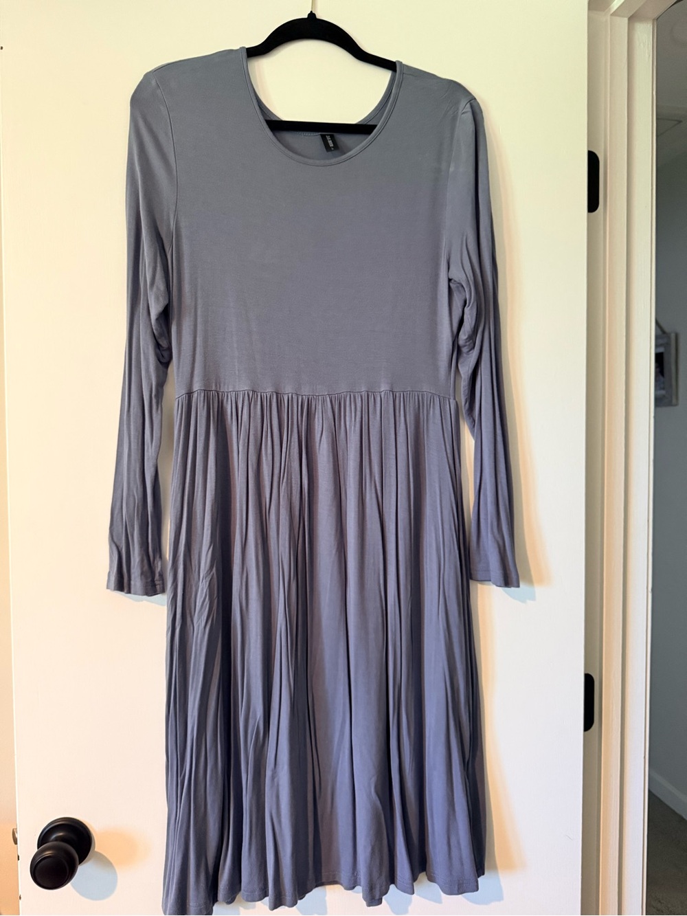 Women’s Long Sleeve Gathered Midi Dress in Light Gray- size L- with pockets!
